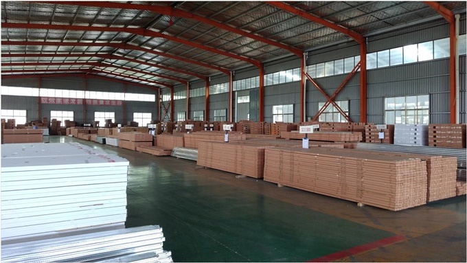 烤漆龍骨生產(chǎn)車間實拍