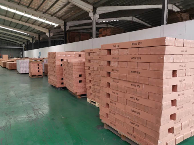 烤漆龍骨庫存區(qū)