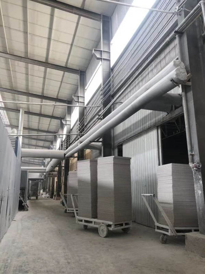 礦棉板成品堆放中