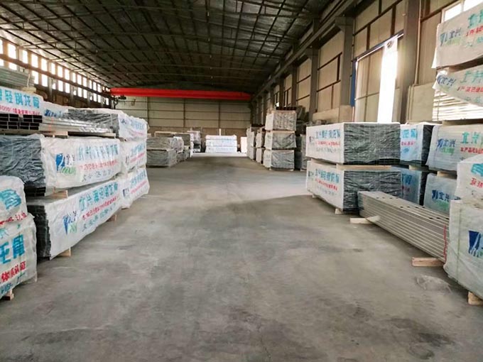 輕鋼龍骨生產(chǎn)成品庫存