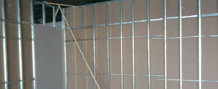 固定好后的輕鋼龍骨加裝石膏板 固定好后的輕鋼龍骨加裝石膏板